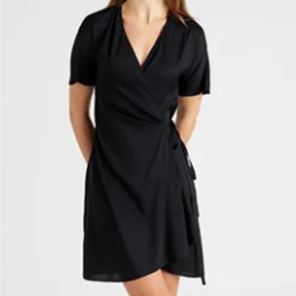 Black Quince washable silk wrap dress, short sleeve, size small NWOT